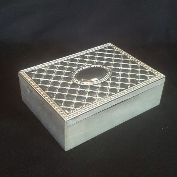 Pretty Vintage 1970s Velvet Lined Box w/ Shiny Intricate Design on Lid 6 x 4.5" - Picture 2 of 12